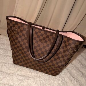 Louis Vuitton Neverfull MM Damier Bene Pink Interior